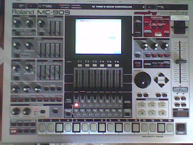Photo annonce Roland MC 909 sampling groovebox
