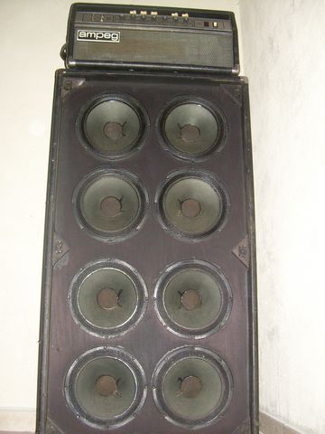 Photo annonce AMPEG SVT V9 & 810 VINTAGE 1976