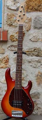 Photo : MusicMan StingRay V 1999