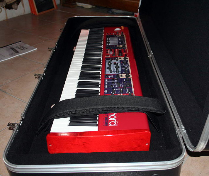 Photo annonce Clavia Nord stage 88 & flight case Gator