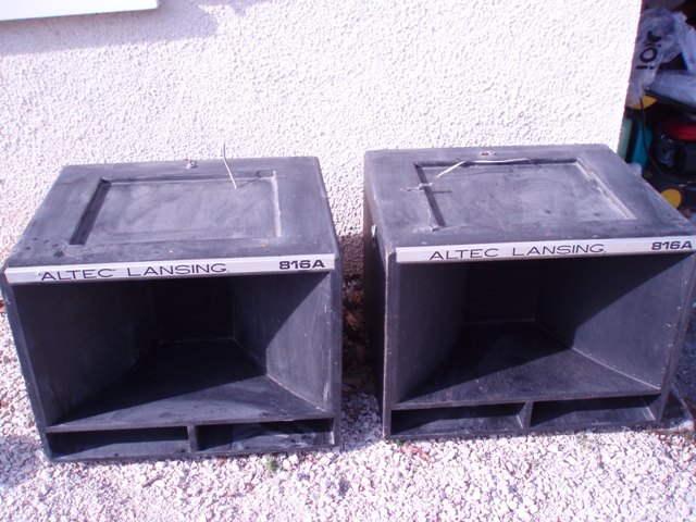 Photo : Caisson ALTEC 816A