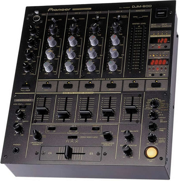 Photo annonce Table DJM 600