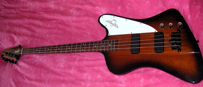 Photo : Gibson Thunderbird 4