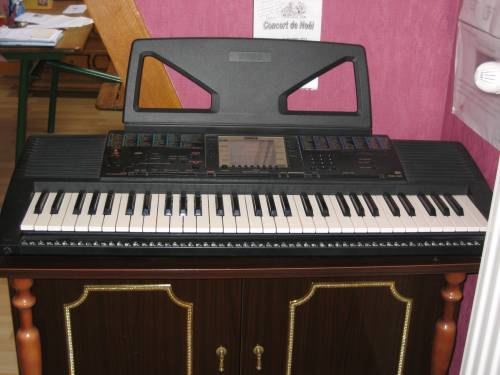 Photo : Synthetiseur Yamaha PSR 330