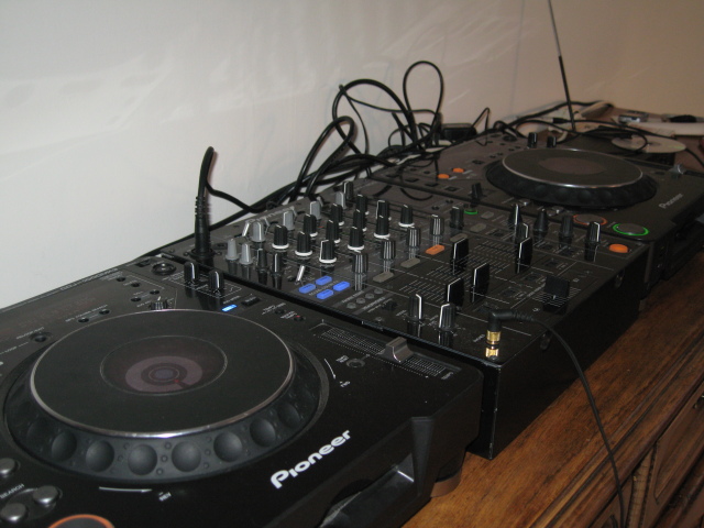 Photo annonce 2 Pioneer CDJ 1000 Mk3 & DJM 800 + Fly