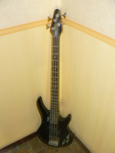 Photo : Basse electrique VESTER