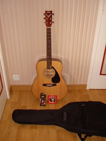 Photo : GUITARE ACOUSTIQUE YAMAHA