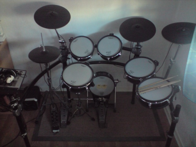 Photo annonce Roland TD 20 & Pied Sonor + Pedale Tama