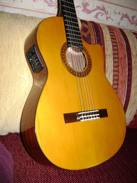 Photo : YAMAHA CGX111SCA Guitare classic electro