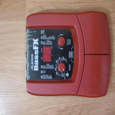 Photo : Multi Effet BASSE Alesis