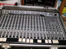 Photo : CONSOLE SONO PEAVEY