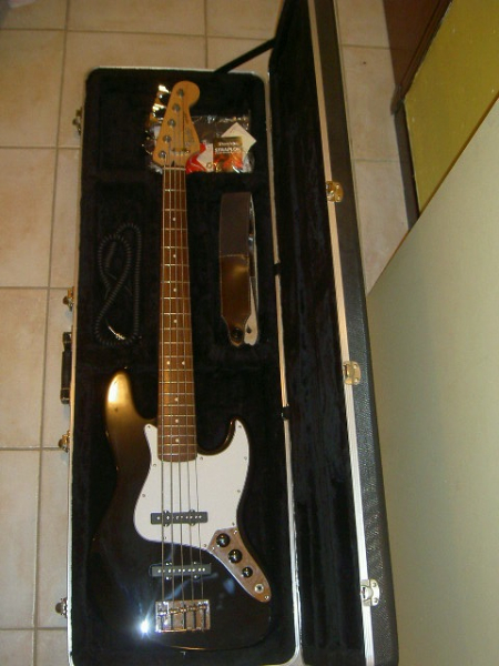 Photo annonce Fender Mexique Standard Series Jazz Bass