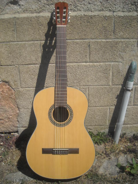 Photo : Guitare electo acoustique ALMERA