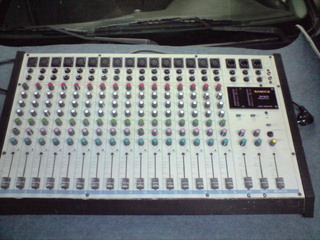 Photo : Console Samick
