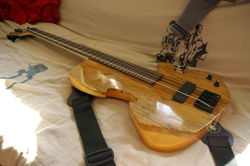 Photo annonce Basse model unique