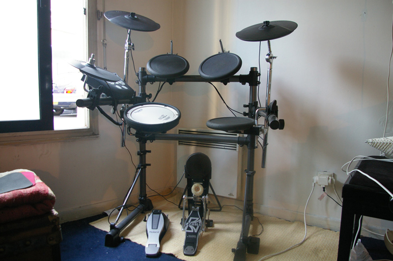 Photo annonce Roland TD 6V & Pedale Tama + Siege