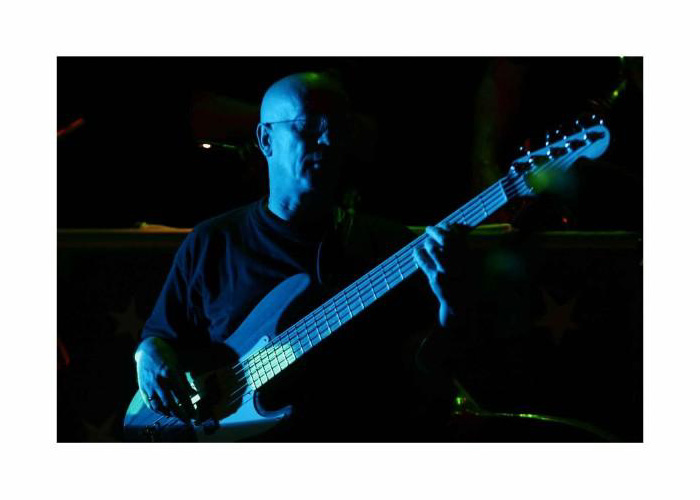 Photo annonce Bassiste Pro recherche groupes