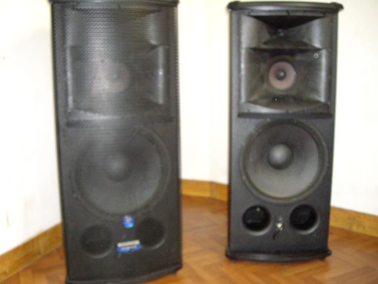 Photo : Mackie SR 1530z