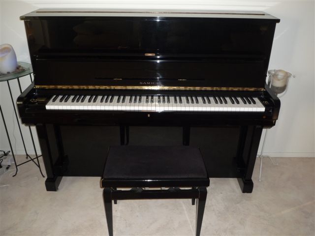 Photo annonce Piano droit noir SAMICK
