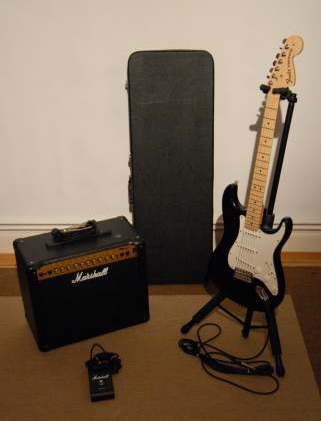 Photo annonce American Fender Stratocaster & Etui + Sangle