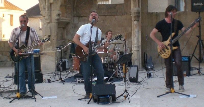 Photo : UGOPIP cherche Batteur