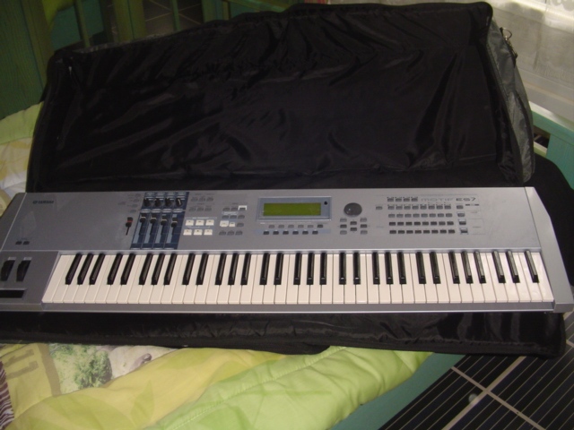 Photo : Yamaha Motif ES7 & Housse