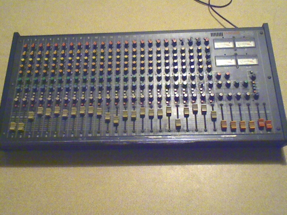 Photo : Console analogique Tascam M 224