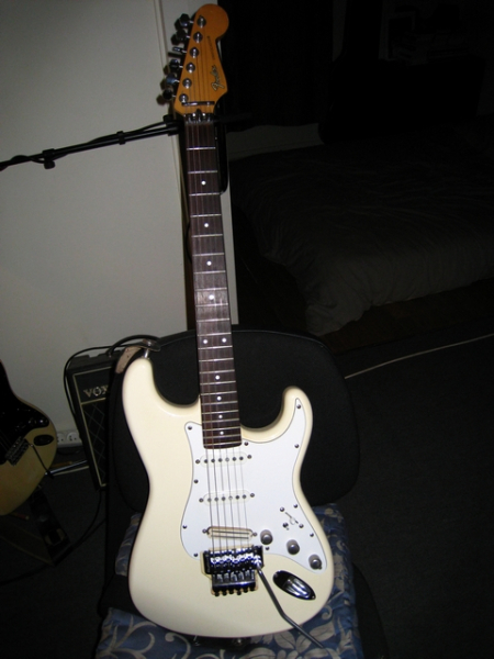 Photo annonce FENDER Strat 1989 Japan CUSTOM