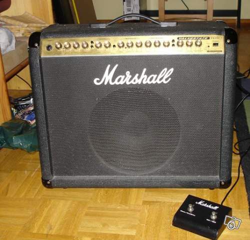Photo annonce Marshall VS 100 & Footswitch