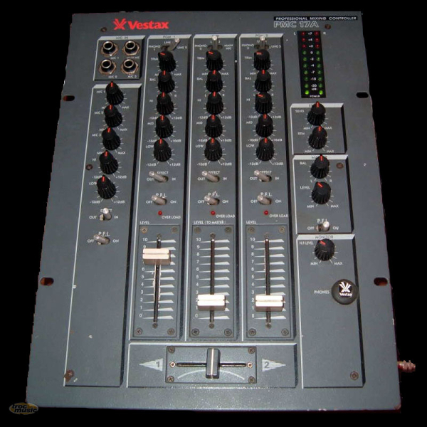 Photo : Vestax PMC 17 A & flight case