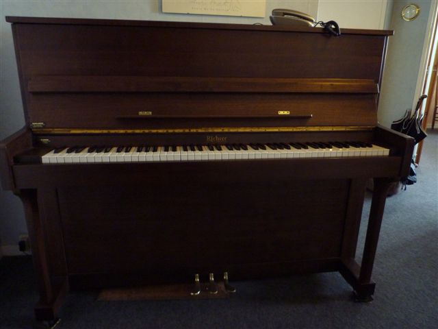 Photo : Piano droit Richter