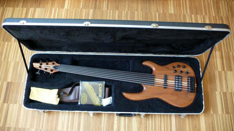 Photo annonce Basse US Carvin 6 cordes fretless en koa