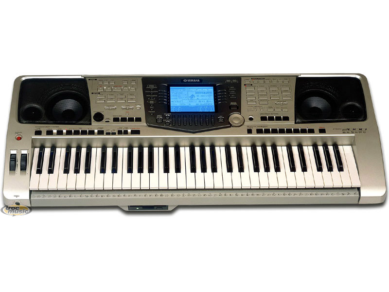 Photo : Yamaha PSR 2000 & FLY SKB