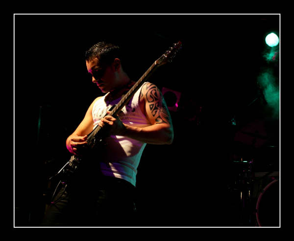 Photo : Guitariste polyvalent