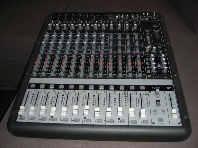 Photo : MACKIE ONYX 1620