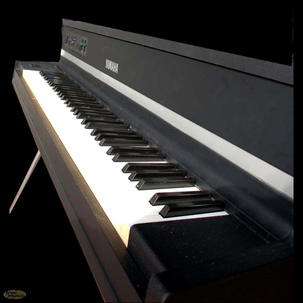 Photo : Yamaha CP 80M