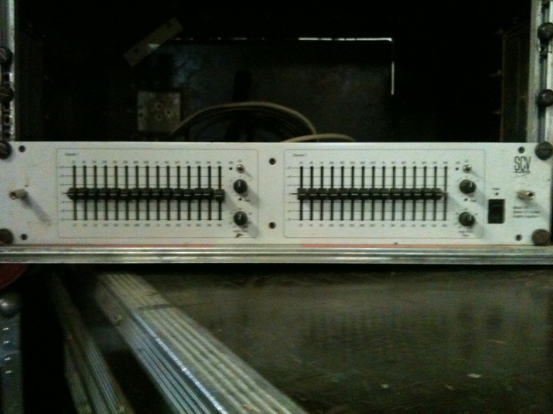 Photo : SCV AUDIO EQ 2 x 15 Bandes Graphique