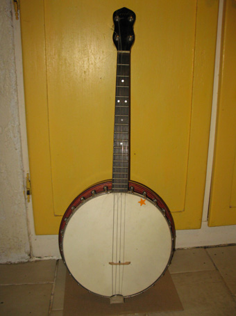 Photo : BANJO TENOR ANCIEN 17 FRETTES