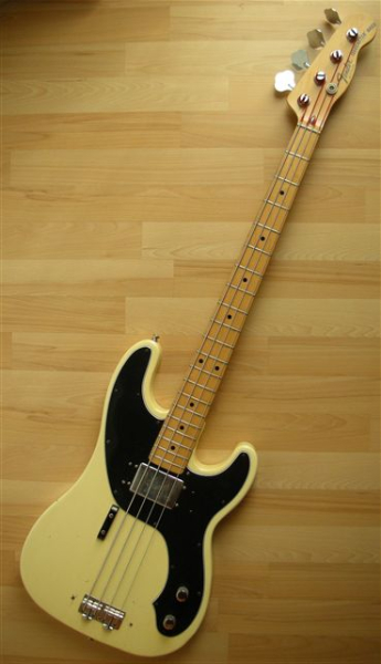 Photo : FENDER TELECASTER BASS US 72