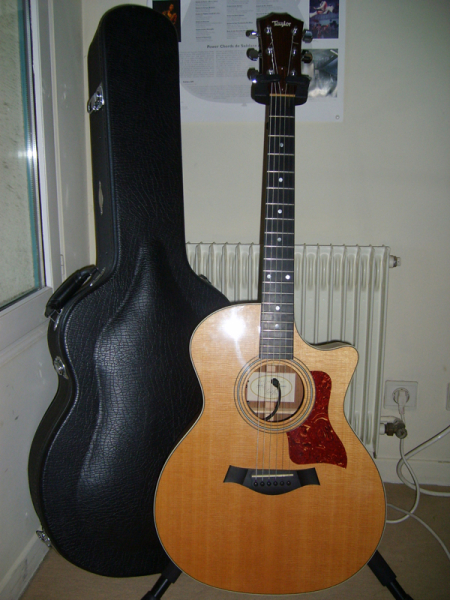 Photo : guitare TAYLOR 414 ce electro modifiee