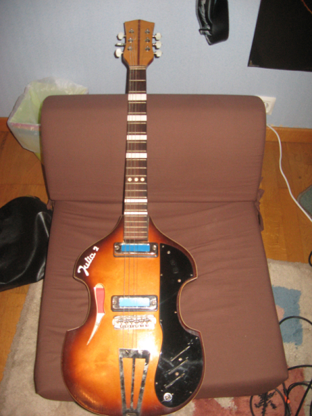 Photo : GUITARE ELECTRIQUE VINTAGE DEFIL