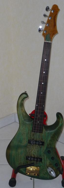Photo : Basse fretless piccolo short case