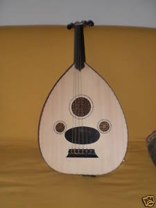 Photo : Oud turc fond plat electroacoustique