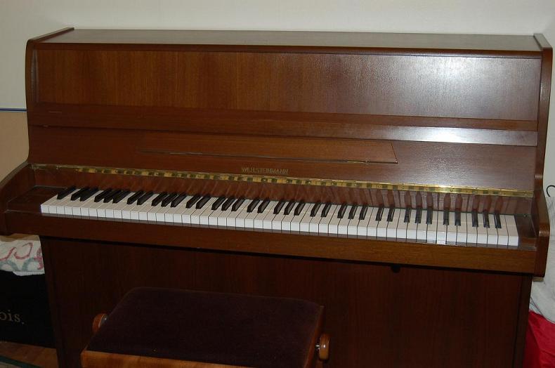 Photo : Piano droit Steinmann livraison incluse