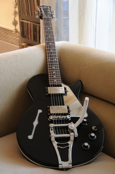 Photo : Devil s Guitar Fantom 2