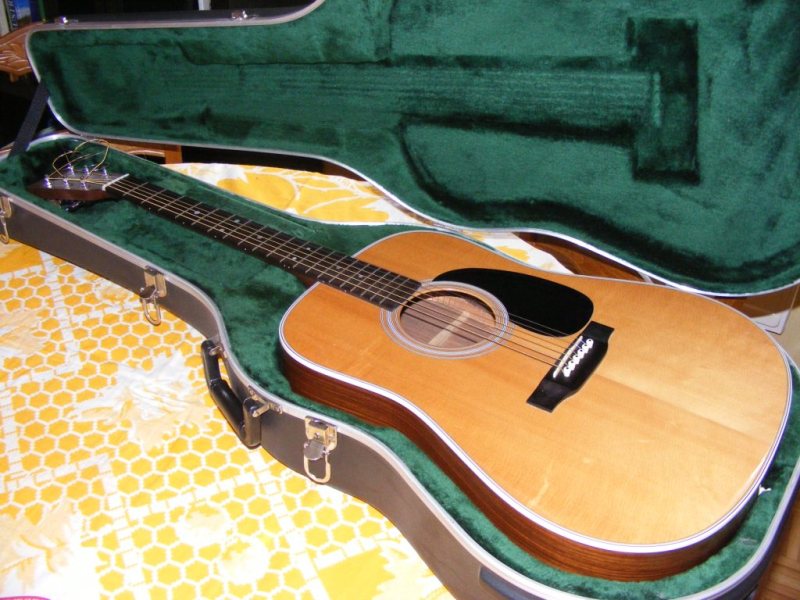Photo : guitare Martin HD28
