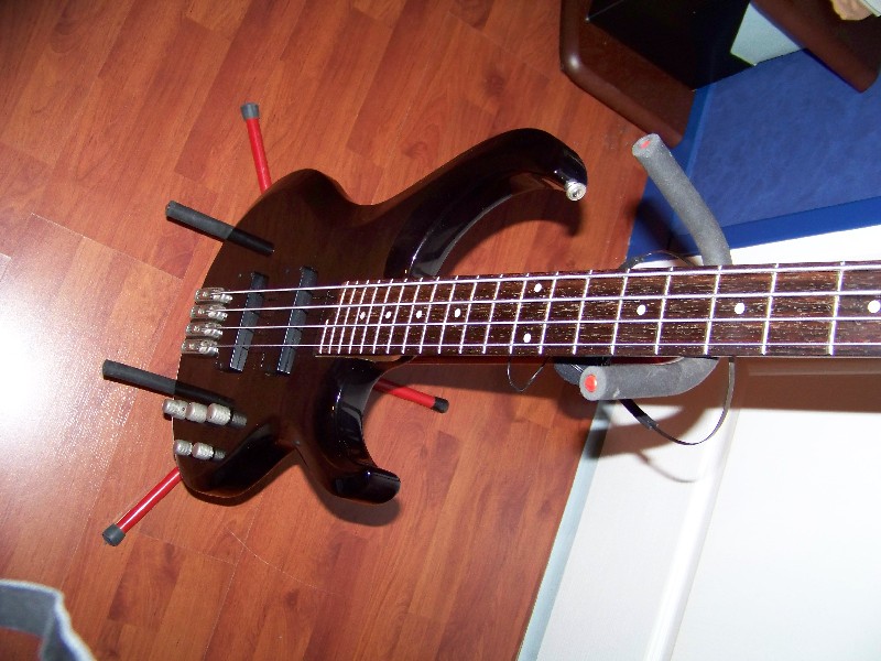 Photo : Basse BTB 400 Ibanez