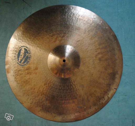 Photo : Cymbale Ride MEINL 22