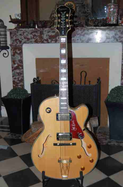 Photo : Epiphone Joe Pass