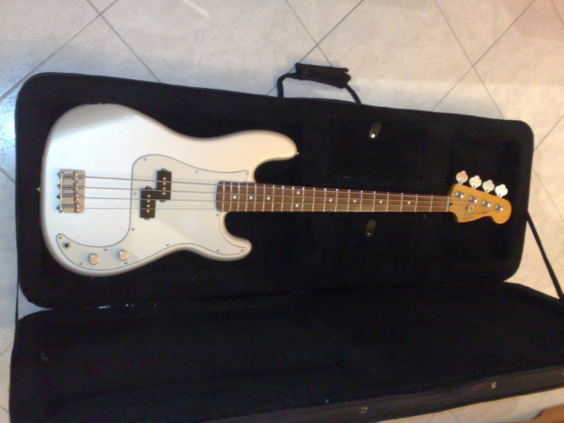 Photo annonce Fender Precision Mexicaine 60 th